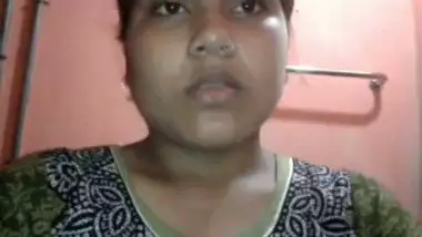Bangladesh college girl shows her pussy