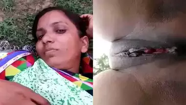 Mature Desi Bhabhi fucked outdoors on cam