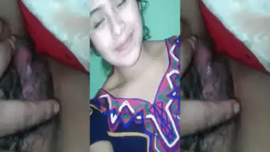 Indian college girl’s Indian pussy show MMS