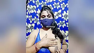 Today Exclusive- Desi Bhabhi Showing Boobs And Pussy