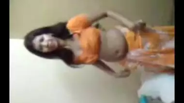 bhabhi ka sari mai sexy dance