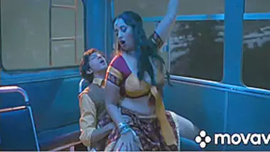 Sexy Bhabi Seducing In Bus