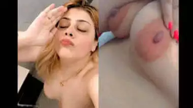 Punjaban hot babe showing boobs