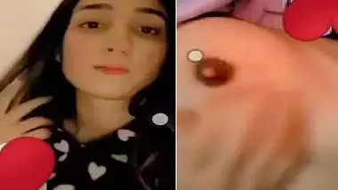 Tall Pakistani girl viral untouched boob show
