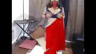indian amateur housewife masturbating on webcam