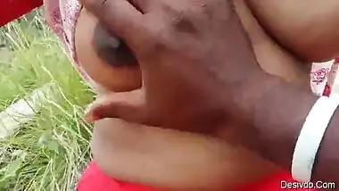 desi hot girl freind boobs Prees in outdoor video
