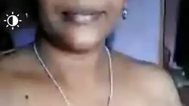 Tamil wife boobs and pussy show to hubby on VC