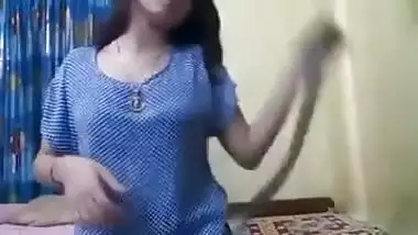 Desi cute indian girl boobs show