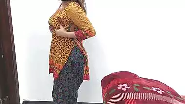 Cute Strip Pakistani Girl Giving GIRLFRIEND...