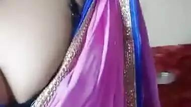 Desi Wife Showing Her Boobs
