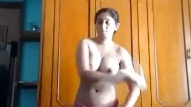 Sexy Desi Girl Showing Her Boobs and Fingering