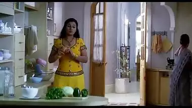 Sexy Amitha Rajan – booby Aunty from chup chup ke