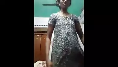Tamil aunty undressing video