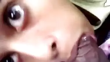 Super sexy Indian girl sucking dick of her boyfriend