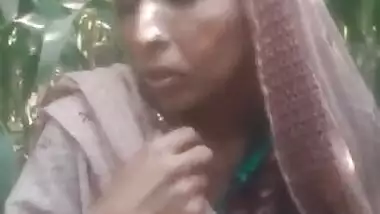 Pakistani Dehati aunty outdoor sex with her neighbor
