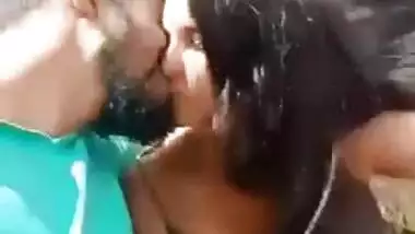 Cute Desi gal sex with her bf in the outdoor