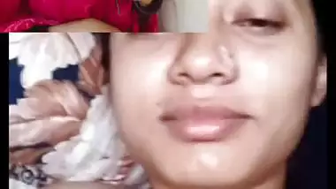 Sexy desi office girl showing boobs on video call
