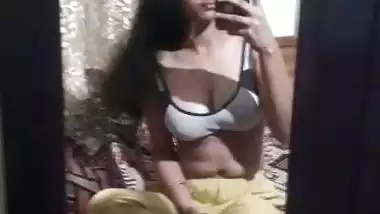 Tamil girl boob show mirror video admiring