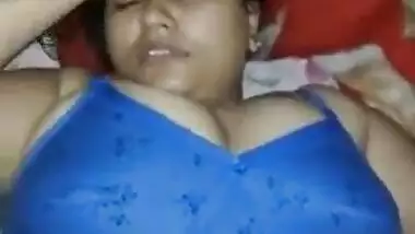 Sexy busty Bhabhi fucking Indian sex MMS video