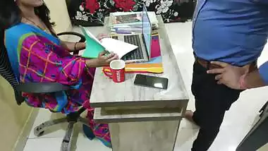 Hot Indian madam fucked office by office boy hindi audio