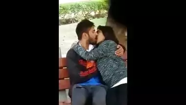 Outdoor hidden cam desi mms sex scandal of Bengaluru girl