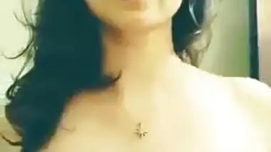 Sexy Indian Girl Play With her Boobs