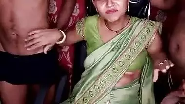Girl in green saree and black bra boobs exposed by two men