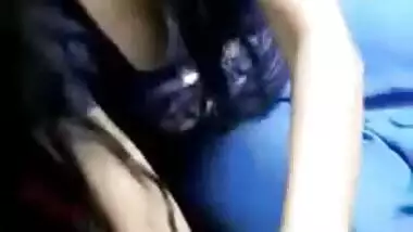 Desi girl blowjob inside car