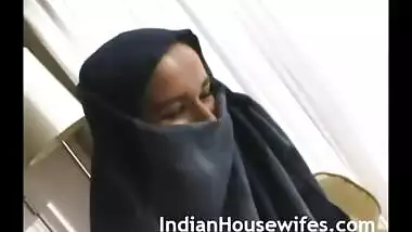 Indian Housewife Blowjob XXX Videos