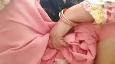 Kinky Desi chick pees in front of the camera for fetish XXX lovers