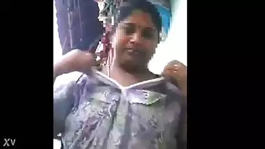 Desi aunty showing boobs.Teligram id PLAY2475