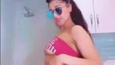 Sexy Girl Showing her Flawless Gaand