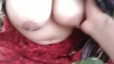 22 college girlfriend Showing Huge Boobs in Garden