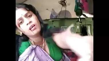 marwadi housewife bhabhi atashi roy milky cleavage and navel show