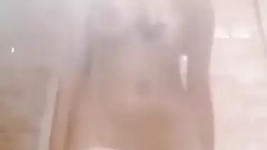 Cute paki Girl Shows her Boobs and Pussy
