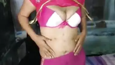 Skyee Indian webcam show of hot Desi Bhabhi in Saree