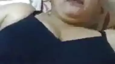 Indian aunty undressed MMS with her secret bf