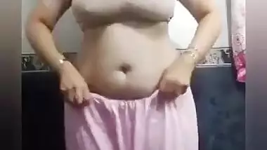 pk sexy aunty open her dress