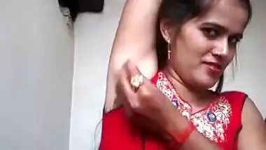 All-natural Desi bhabhi shows her hairy armpits and fluffy XXX bush