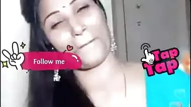 Bhabi Booby Cleavage Live
