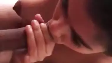 Desi big dick sucking video of a horny Tamil girl
