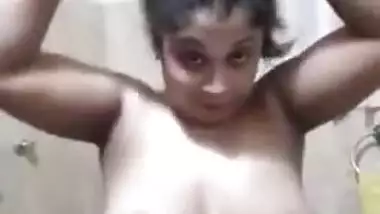 Today Exclusive- Hot Look Sri Lankan Girl Record Her Nude Bathing Selfie Part 5