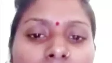 Indian Dehati Bhabhi pussy show on selfie cam