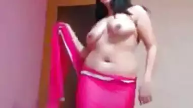 MMS Of Topless Girl Dancing Taking Off Saree