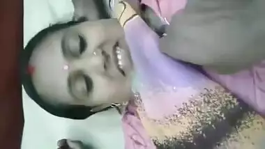 indian aunty inarihowing pussy and boobs