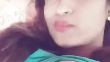 Desi cute girl leaked pics and video