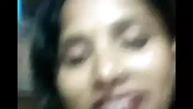 Sexy Bhabhi Shows her Boobs and Blowjob
