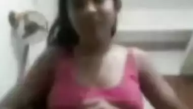 Desi cute Girl Showing Her Boobs