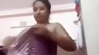 Chubby Desi aunty shows XXX assets while changing clothes on camera