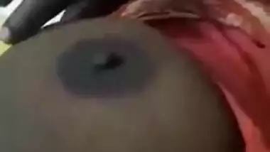 Tamil aunty show boob's in saree